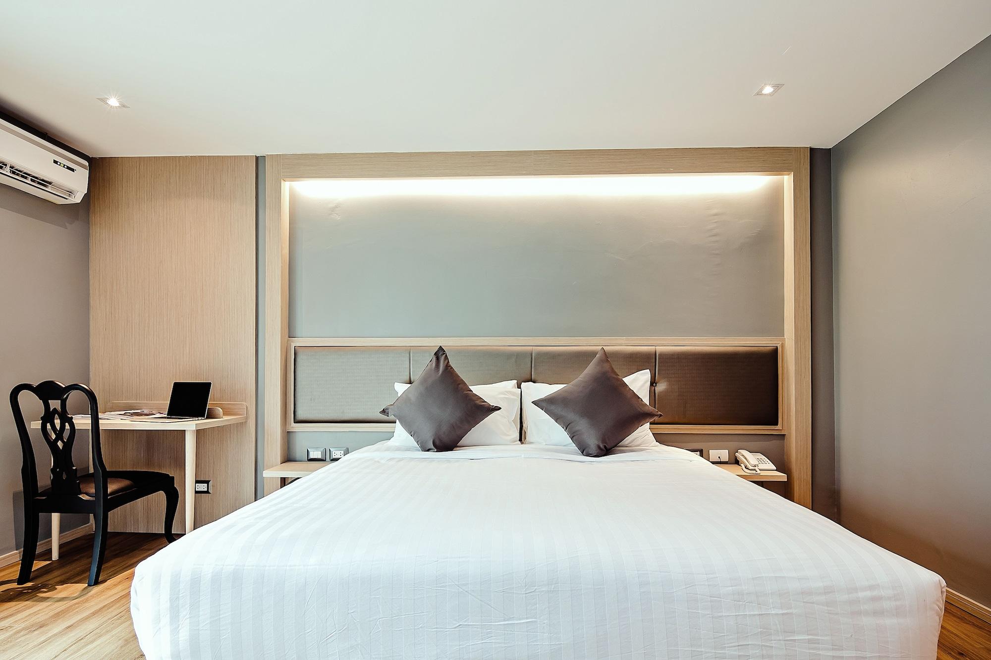 Three Sukhumvit Hotel - Sha Plus Certified Banguecoque Exterior foto