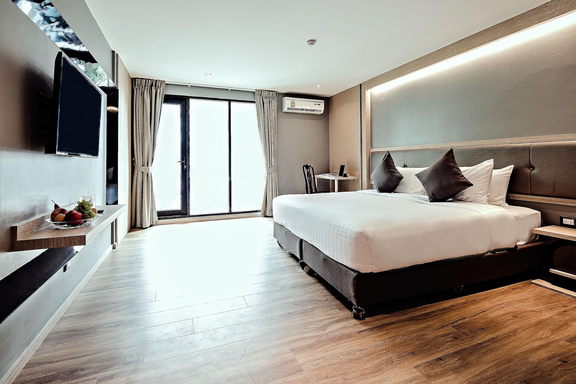 Three Sukhumvit Hotel - Sha Plus Certified Banguecoque Exterior foto