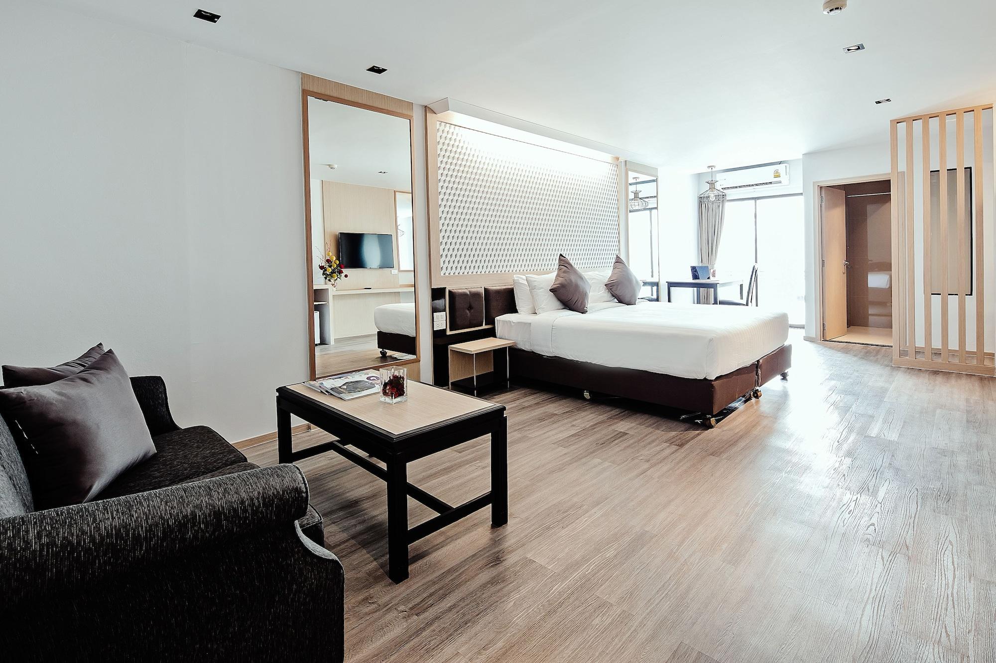 Three Sukhumvit Hotel - Sha Plus Certified Banguecoque Exterior foto