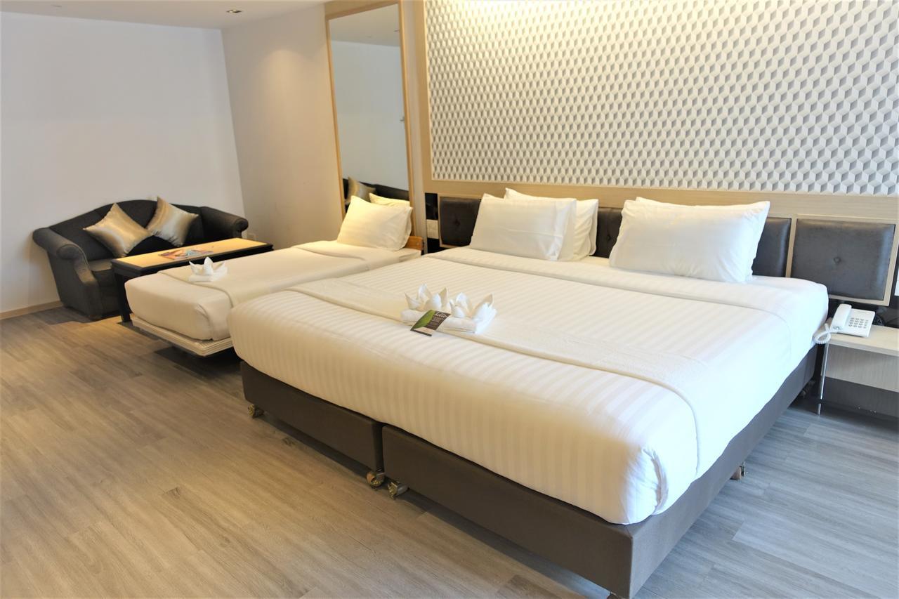 Three Sukhumvit Hotel - Sha Plus Certified Banguecoque Exterior foto