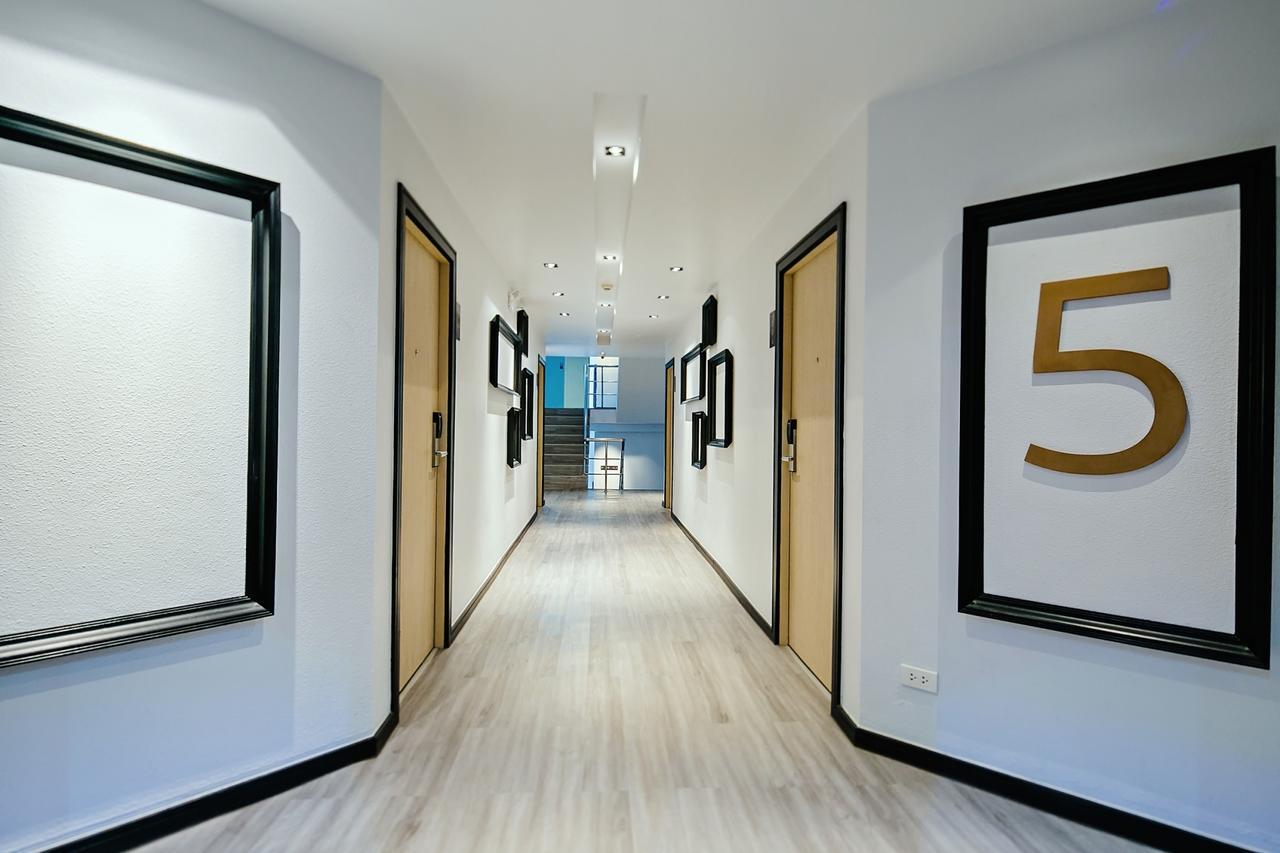 Three Sukhumvit Hotel - Sha Plus Certified Banguecoque Exterior foto