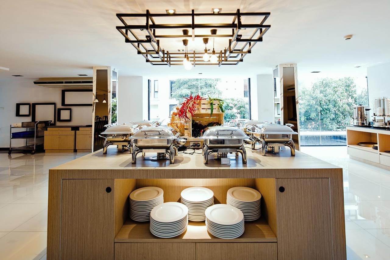 Three Sukhumvit Hotel - Sha Plus Certified Banguecoque Exterior foto