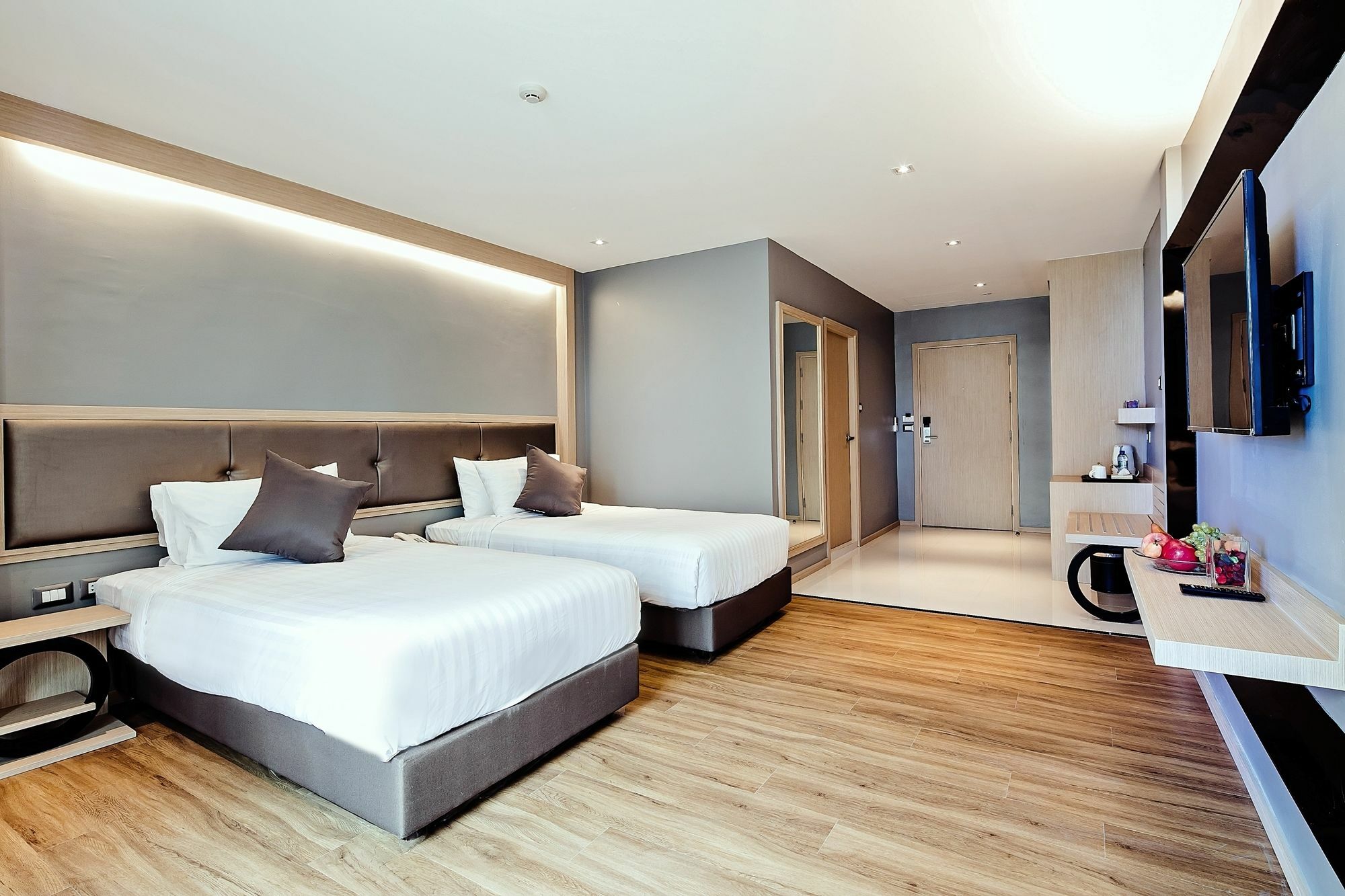 Three Sukhumvit Hotel - Sha Plus Certified Banguecoque Exterior foto