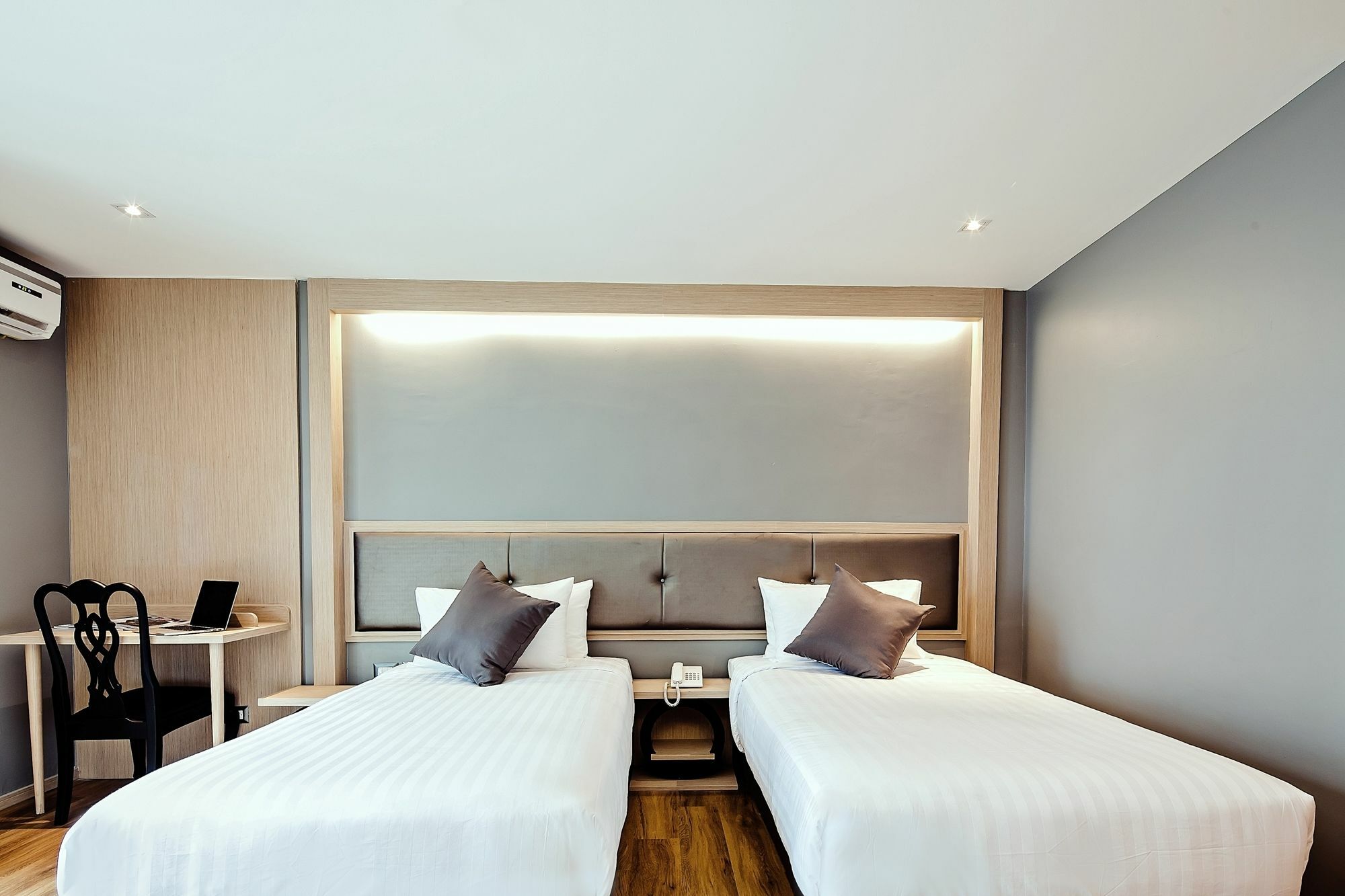 Three Sukhumvit Hotel - Sha Plus Certified Banguecoque Exterior foto